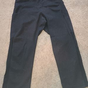 Old Navy Black Paisley Capris w. Pockets
